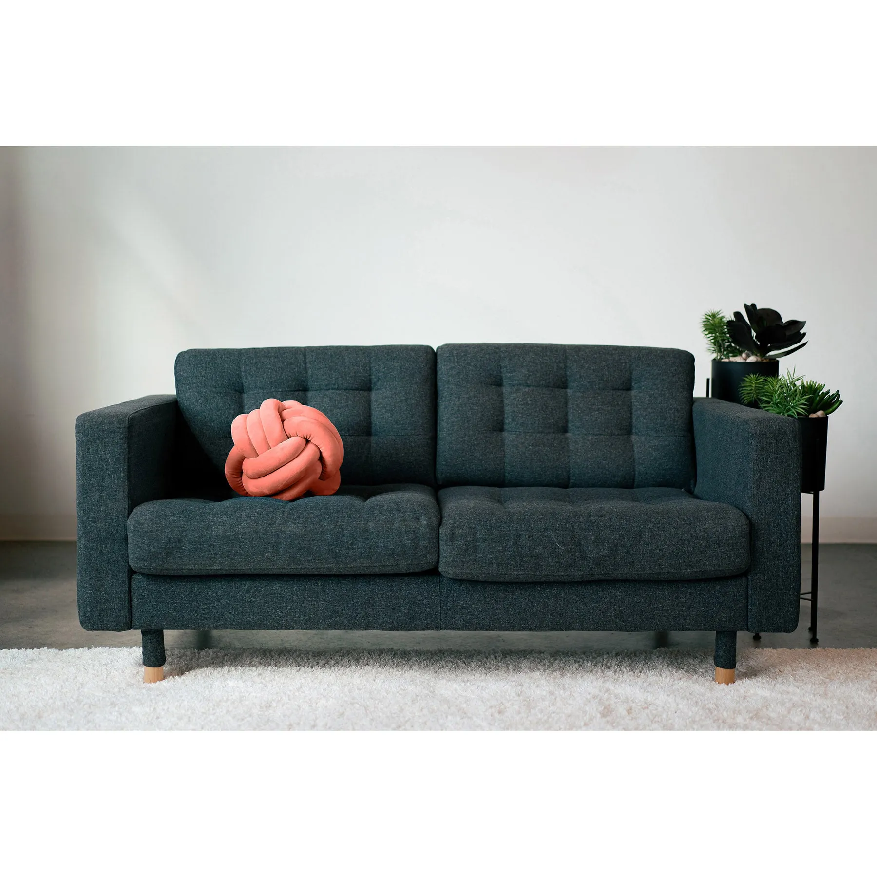FIORA Cuddle Ball – Calming Coral Comfort