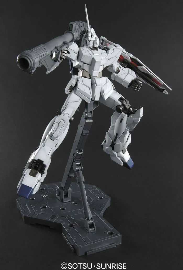 Mobile Suit Gundam Master Grade 1/100 Unicorn Gundam Model Kit