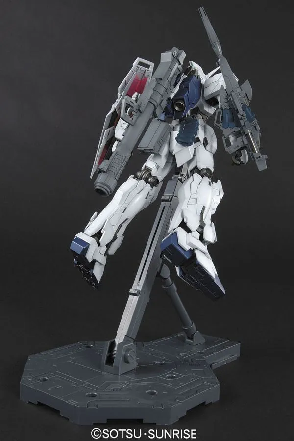 Mobile Suit Gundam Master Grade 1/100 Unicorn Gundam Model Kit