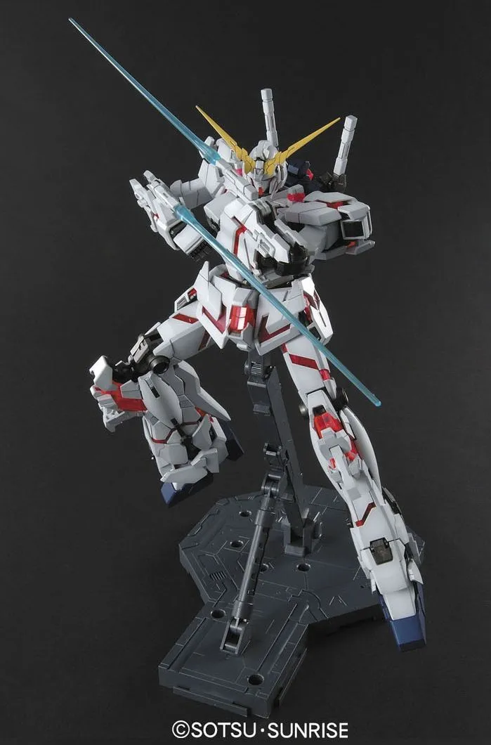 Mobile Suit Gundam Master Grade 1/100 Unicorn Gundam Model Kit
