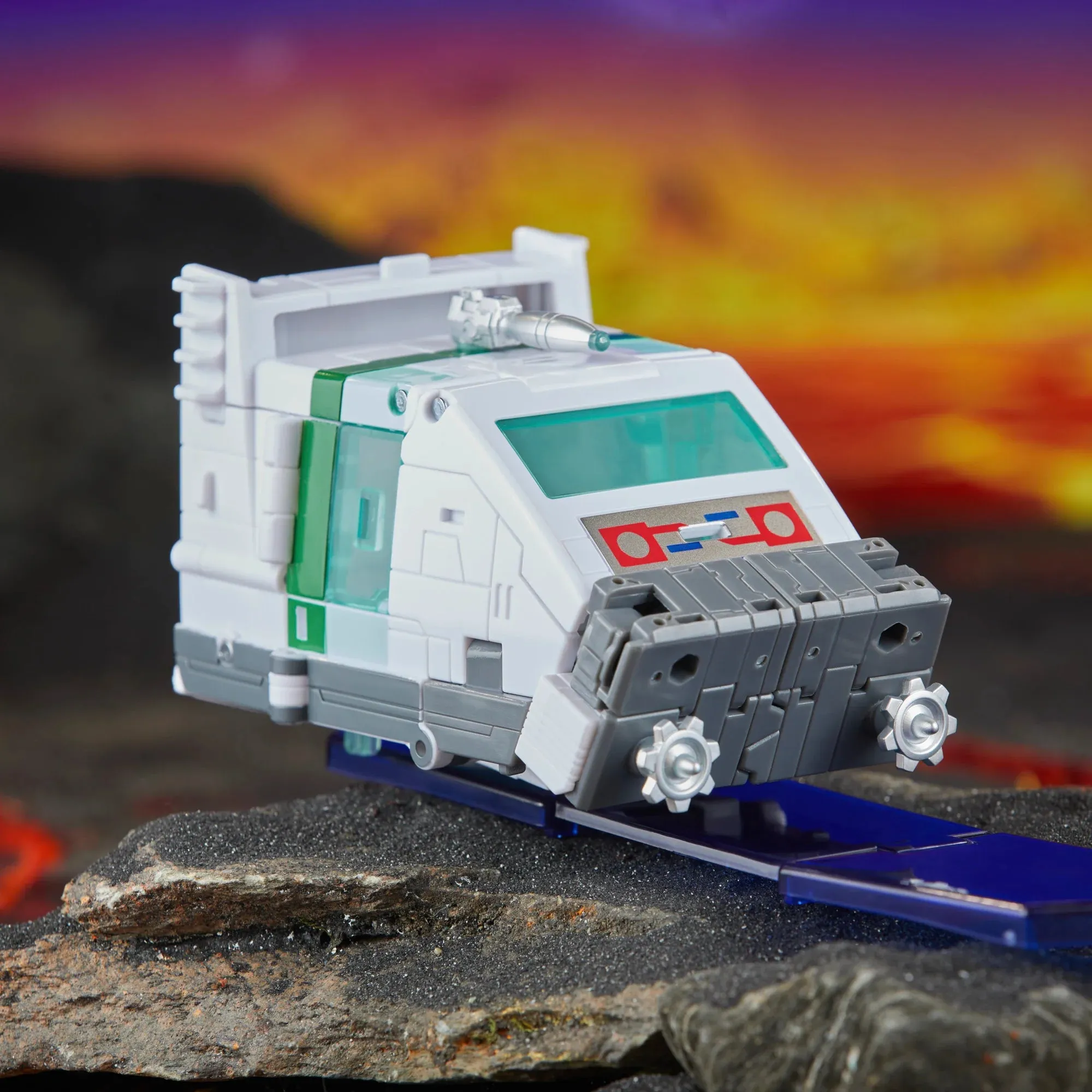 Transformers Generations Legacy United Voyager Class Origin Wheeljack Action Figure